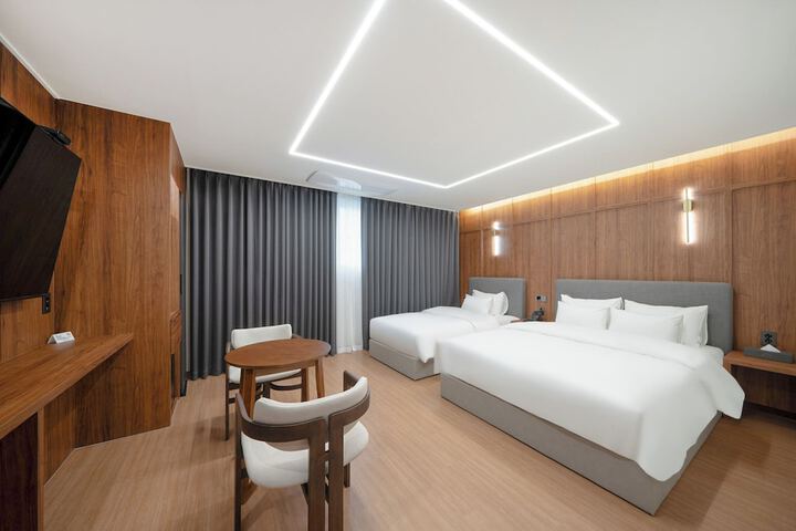 Room 10 of 17