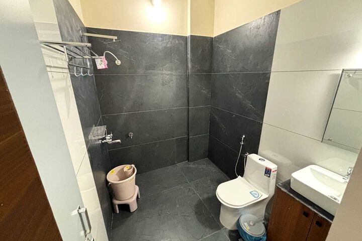 Room 10 of 17