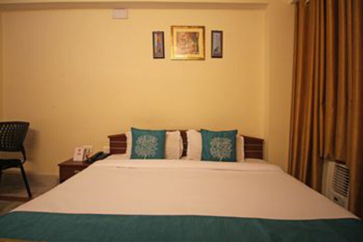Room 6 of 16