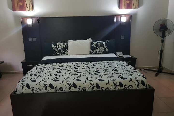 Room 8 of 27