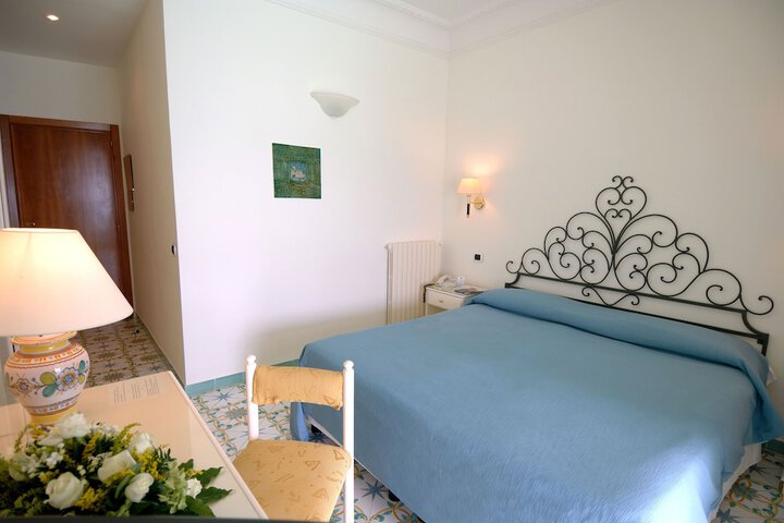 Room 4 of 111