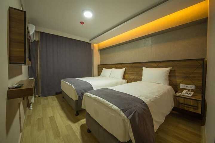 Room 11 of 48