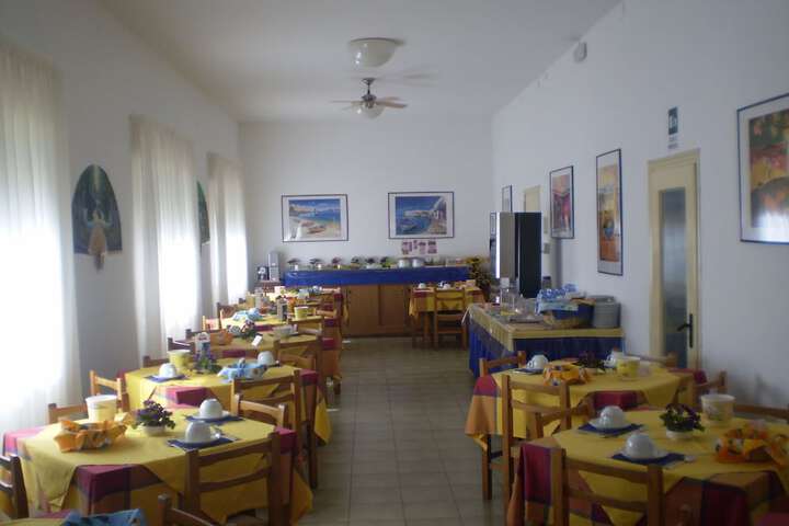 Dining 20 of 27