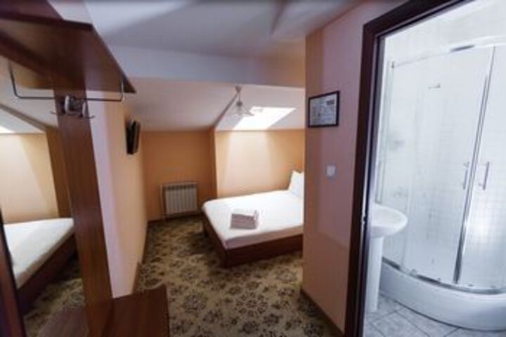 Room 32 of 61