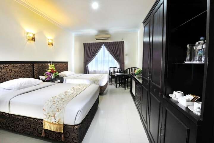 Room 3 of 10