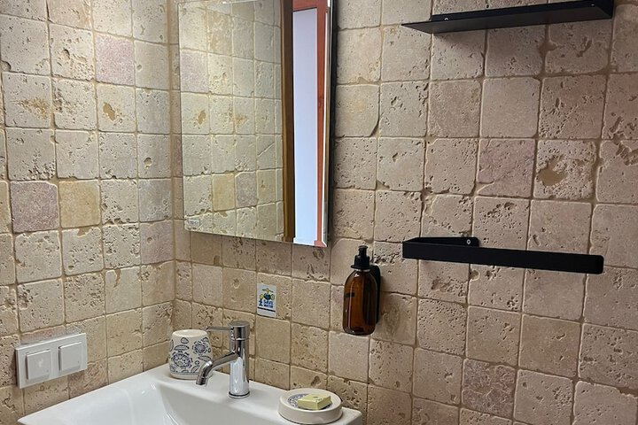 Room 16 of 62