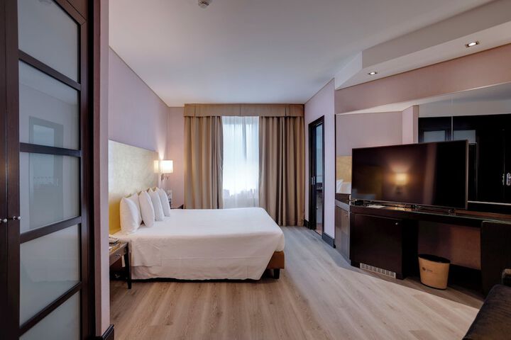 Room 8 of 34