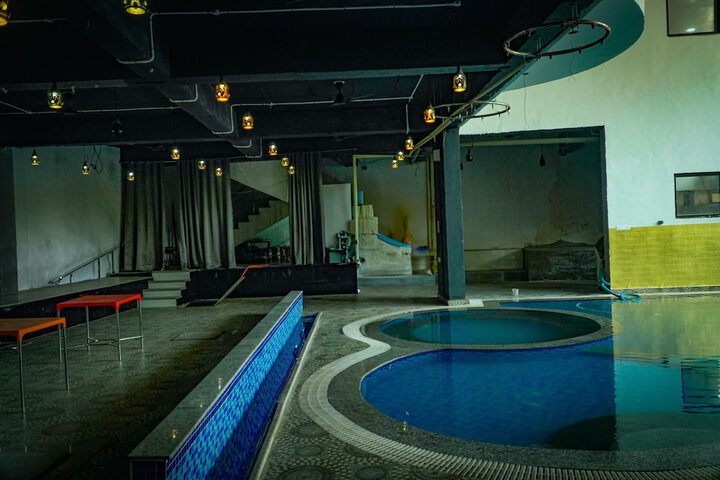 Pool 41 of 54