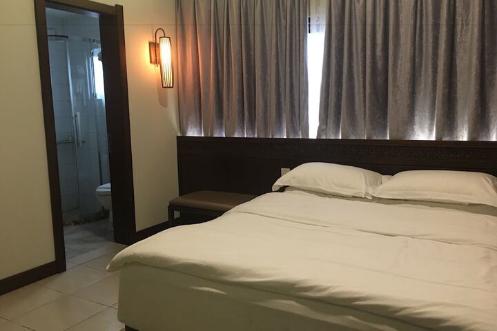 Room 13 of 42