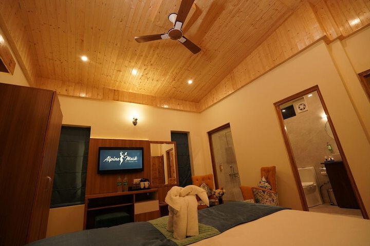 Room 3 of 68