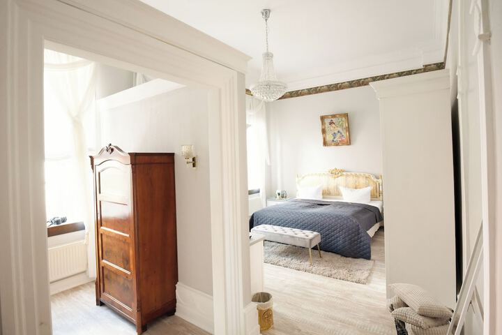 Room 8 of 79