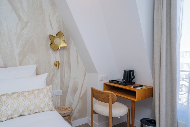 Room 5 of 44
