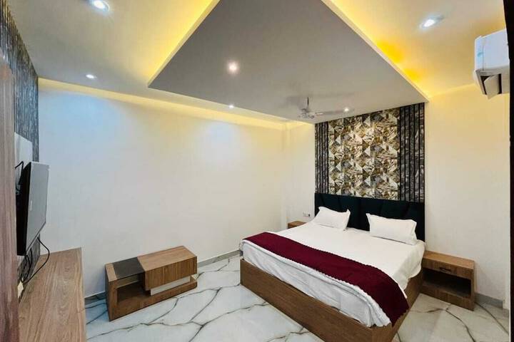 Room 7 of 31