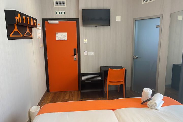 Room 10 of 40