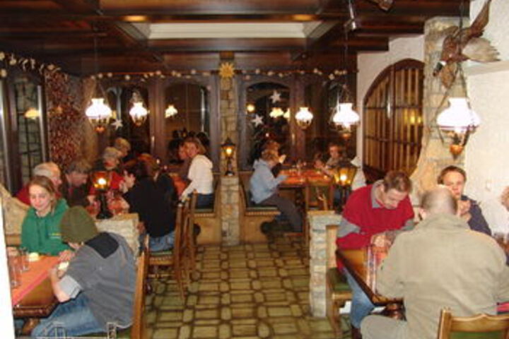 Dining 16 of 19