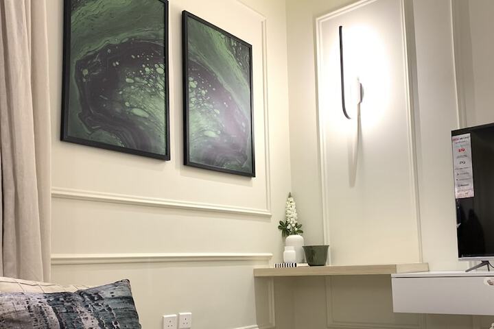 Room 14 of 18