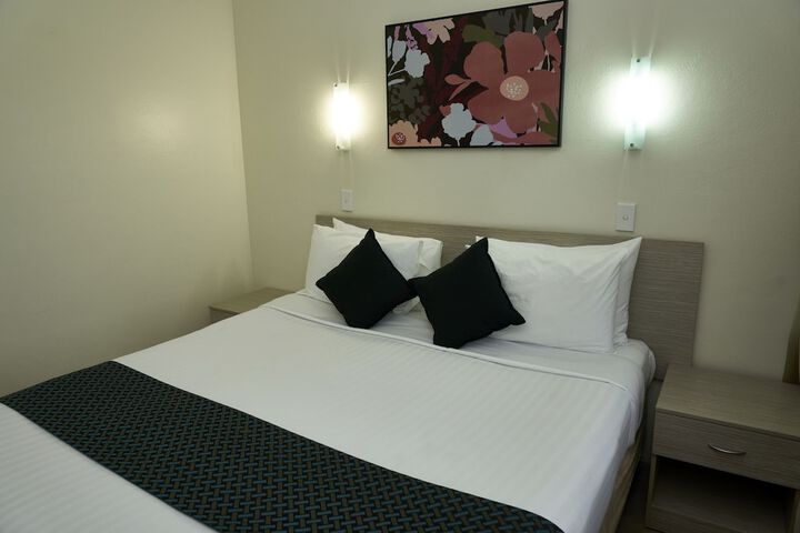 Room 6 of 33
