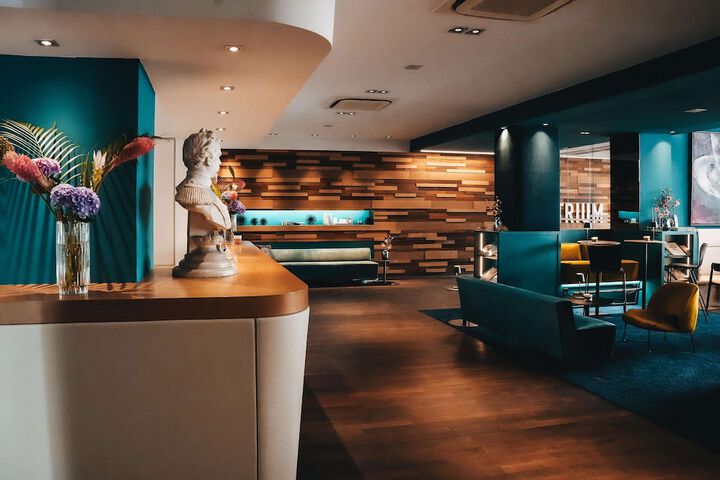 Entrance & Lobby