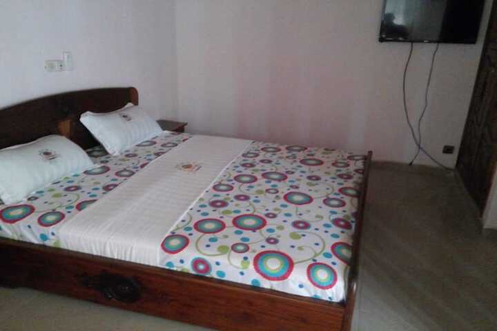 Room 8 of 32