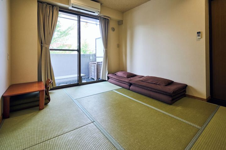 Room 27 of 77