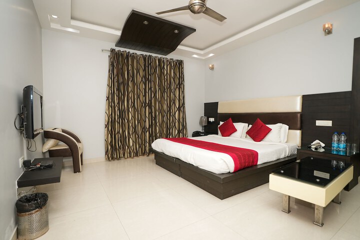 Room 18 of 28