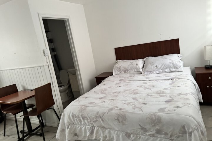 Room 9 of 28