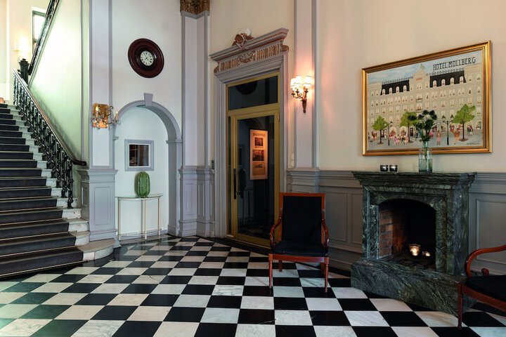 Guest Lobby