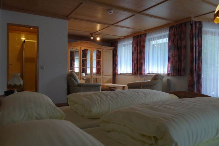 Room 28 of 61