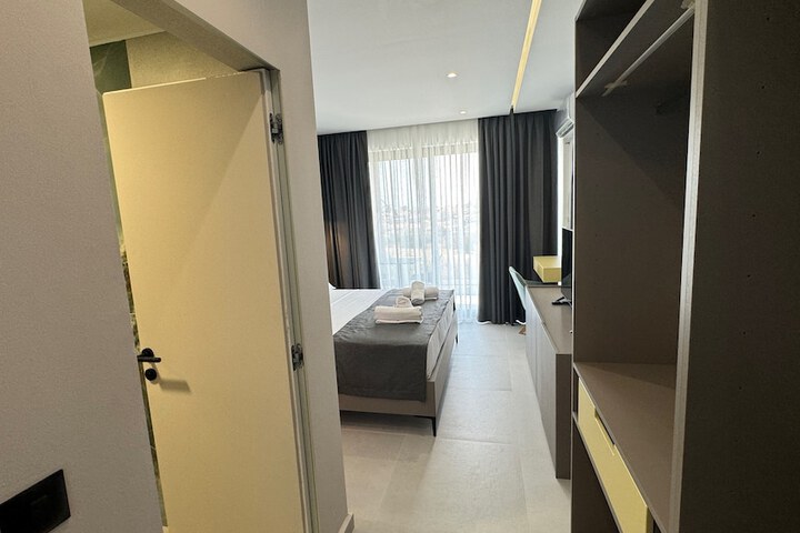 Room 32 of 55