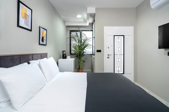 Room 6 of 89
