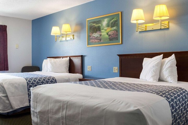 2 Double Beds (3 of 5)