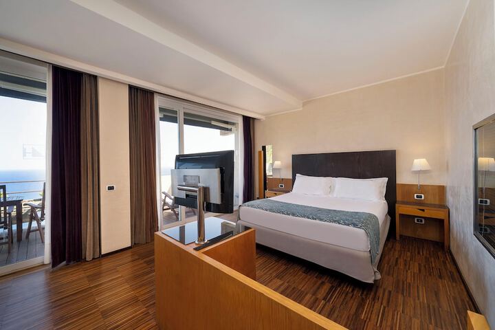 Room 9 of 50
