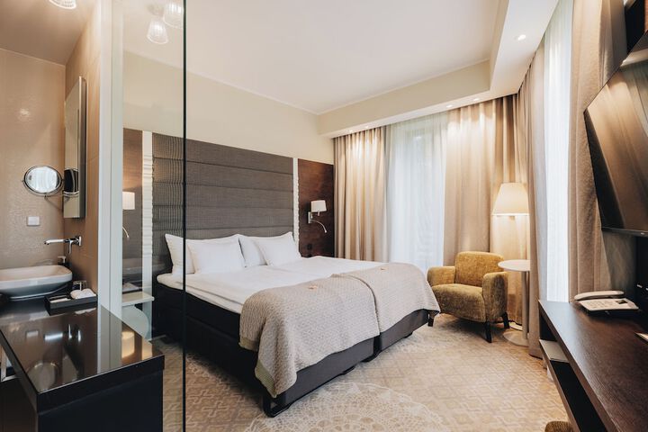 Room 25 of 80