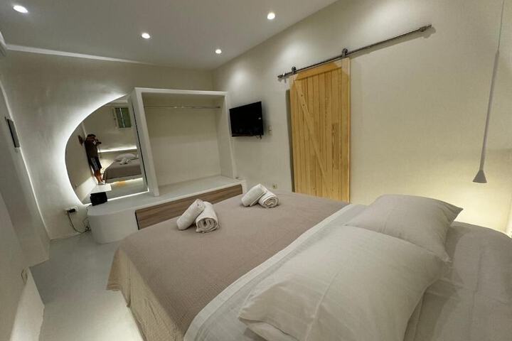 Room 4 of 24