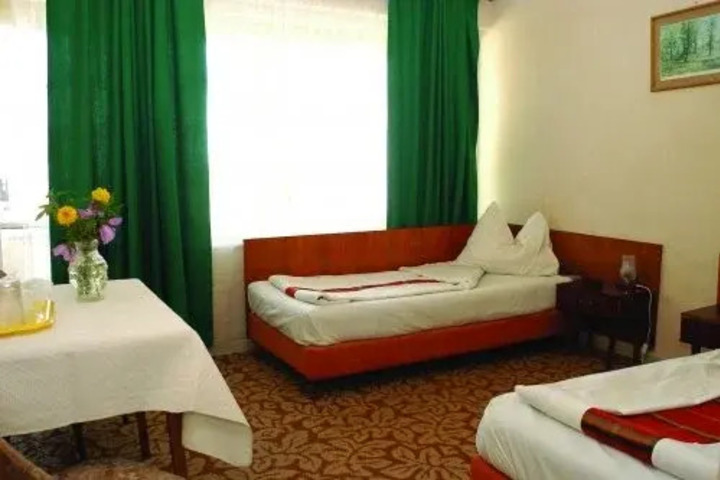 HOTEL TOSCA