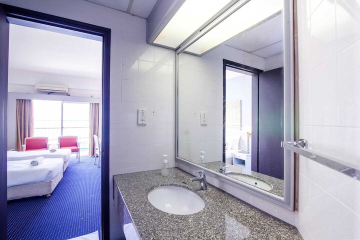 Room 404 of 650