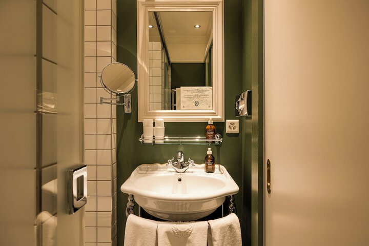 Clean Restrooms