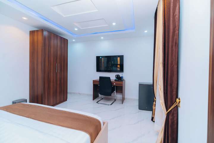 Room 9 of 60