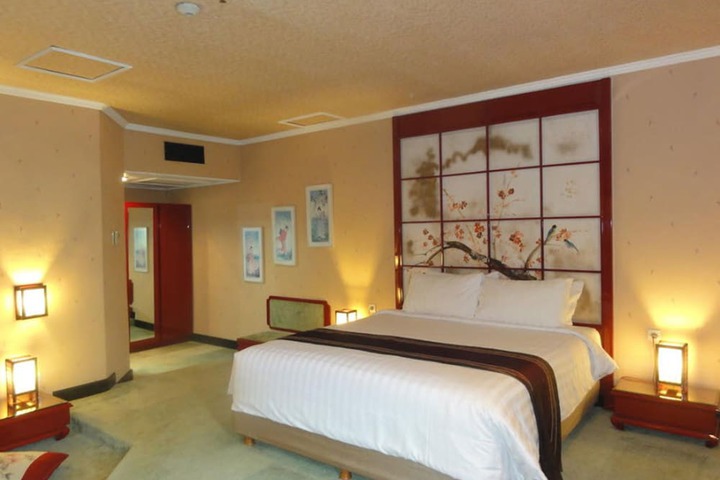 Room 6 of 34