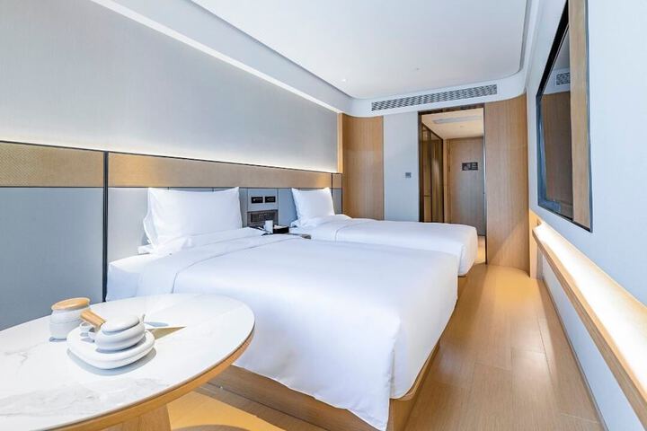 Room 8 of 32