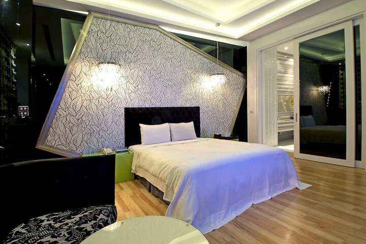 Room 4 of 91