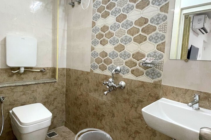 Room 32 of 42