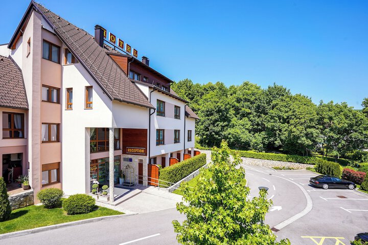 Hotel Degenija