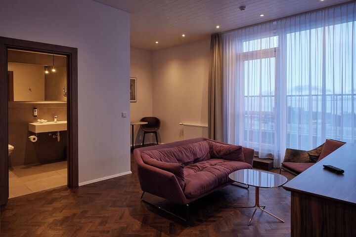 Room 3 of 89
