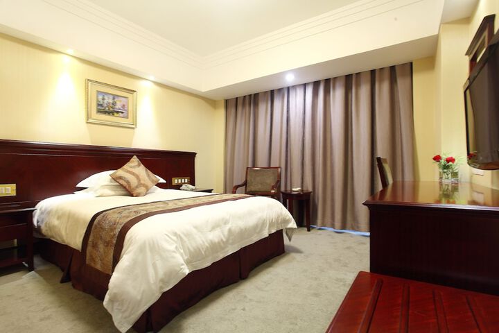 Room 10 of 36