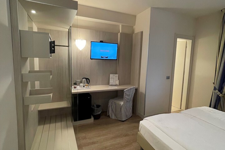 Room 5 of 53