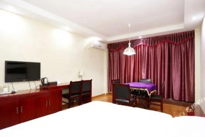 Room 2 of 3