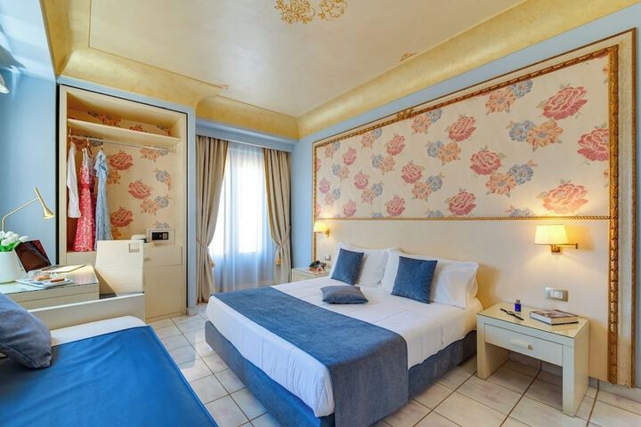 Room 5 of 23