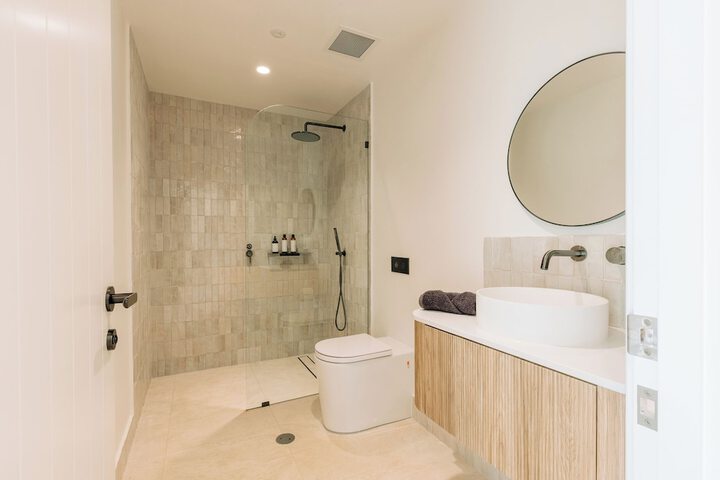 Room 15 of 48