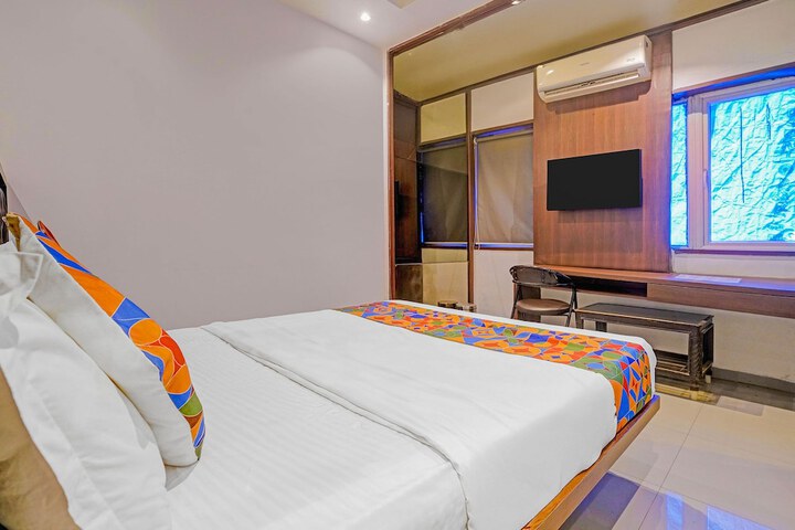 Room 17 of 34